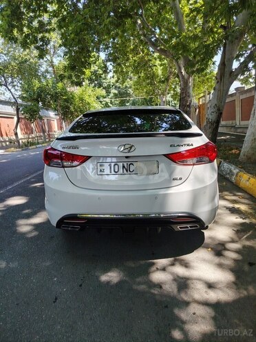 Hyundai Elantra-8