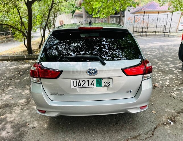 Toyota Corolla Fielder-2