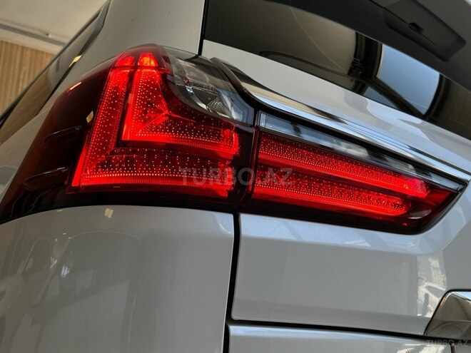 Lexus LX 450d-5