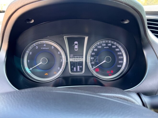 Hyundai Azera-10