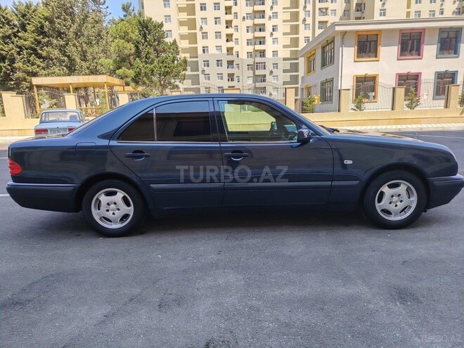 Mercedes E 240-3