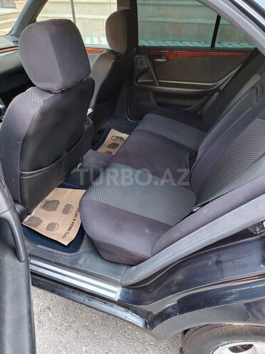 Mercedes E 240-6