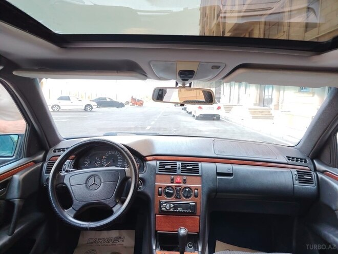 Mercedes E 240-5