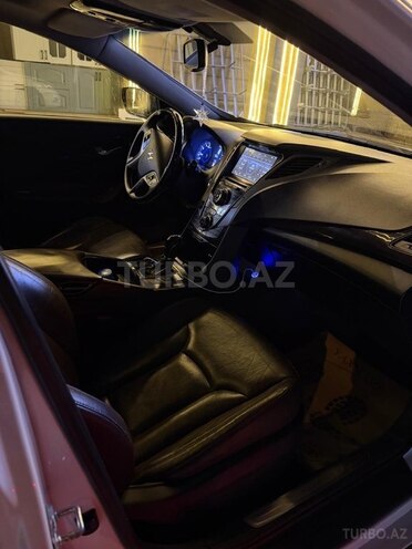 Hyundai Azera-10
