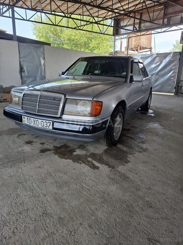 Mercedes 200 D-1
