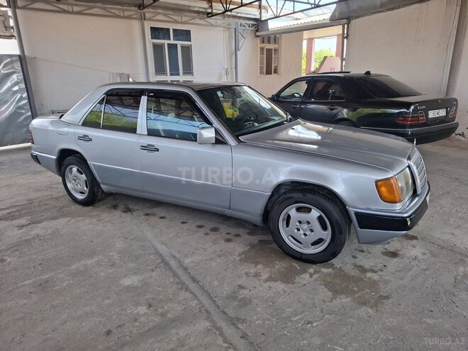 Mercedes 200 D-18