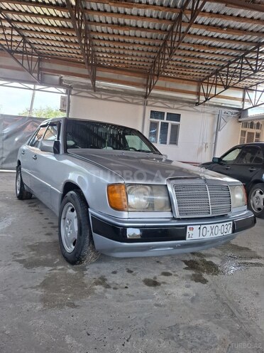 Mercedes 200 D-19