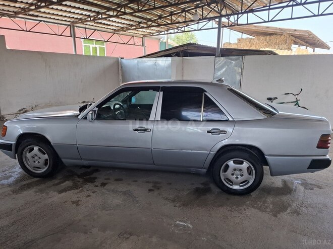 Mercedes 200 D-14