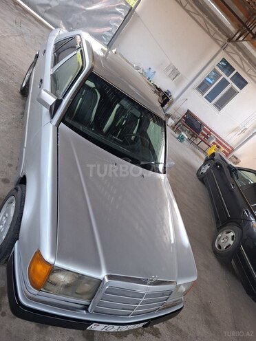 Mercedes 200 D-6