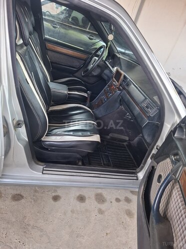 Mercedes 200 D-10