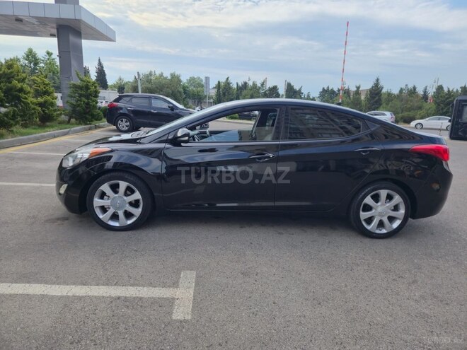 Hyundai Elantra-2