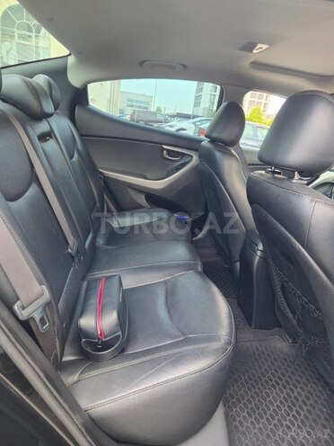 Hyundai Elantra-6