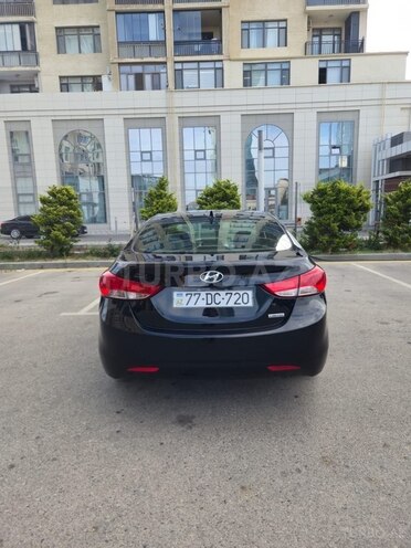 Hyundai Elantra-4
