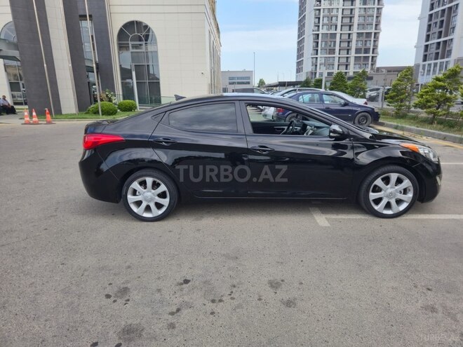 Hyundai Elantra-3