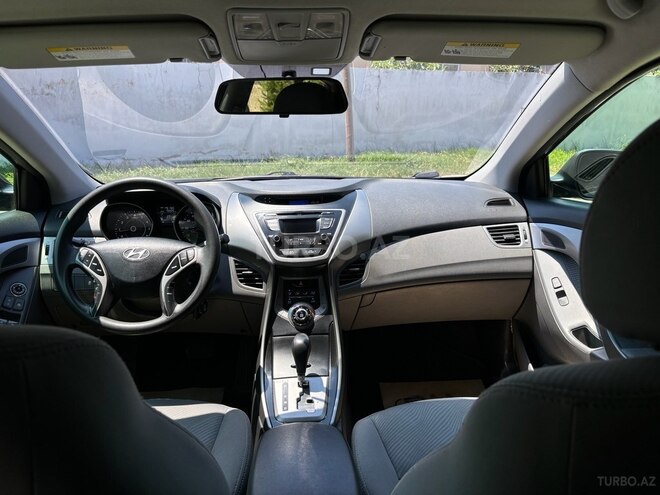 Hyundai Elantra-8