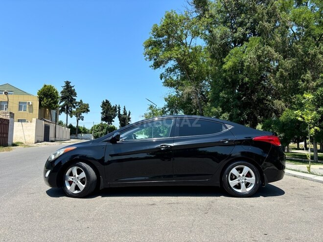 Hyundai Elantra-4
