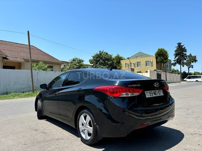 Hyundai Elantra-5