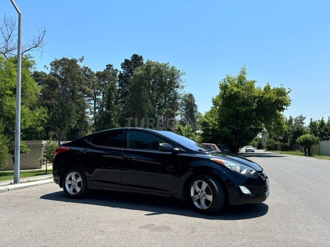 Hyundai Elantra-3