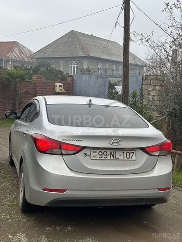 Hyundai Elantra-8