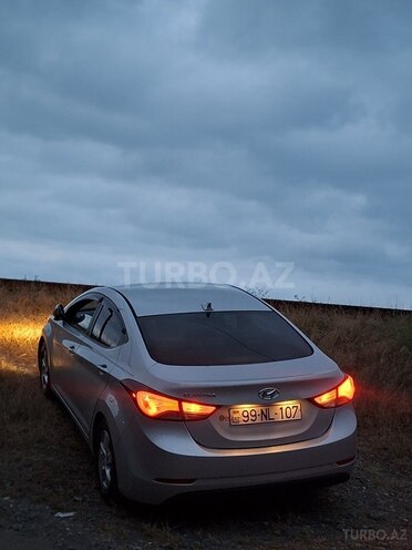 Hyundai Elantra-7