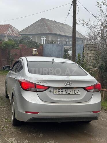 Hyundai Elantra-9