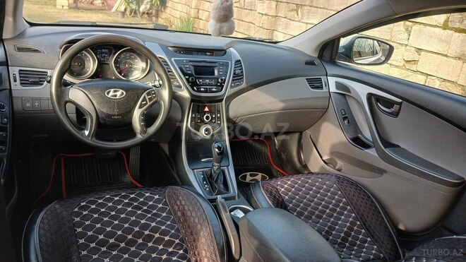 Hyundai Elantra-11