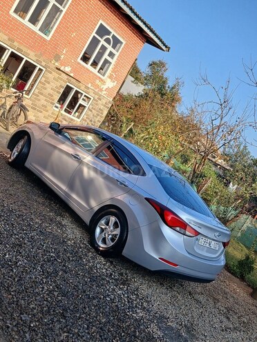 Hyundai Elantra-10