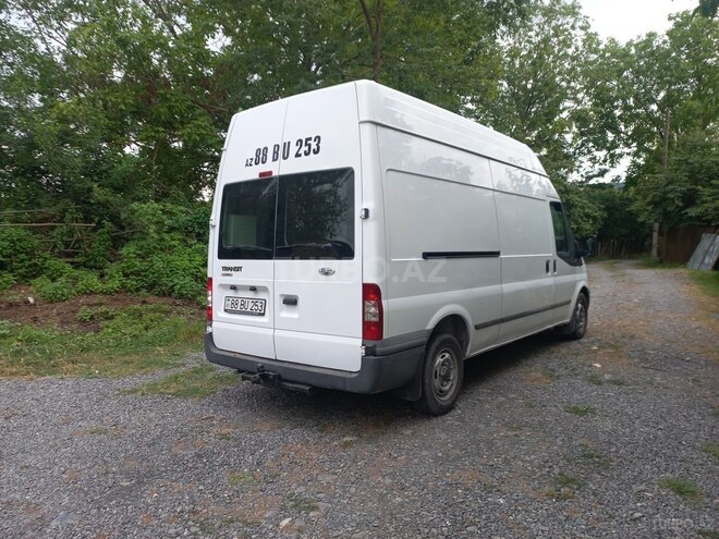 Ford Transit-9