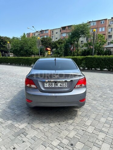 Hyundai Accent-6