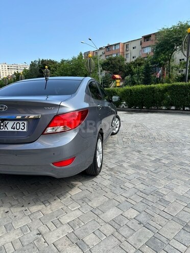 Hyundai Accent-5