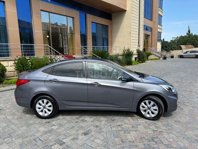 Hyundai Accent-4