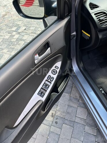 Hyundai Accent-9