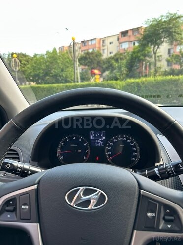 Hyundai Accent-11