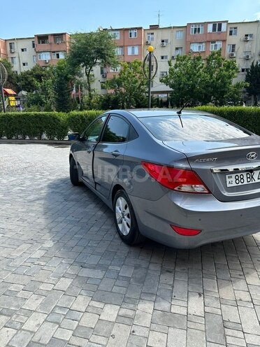 Hyundai Accent-7