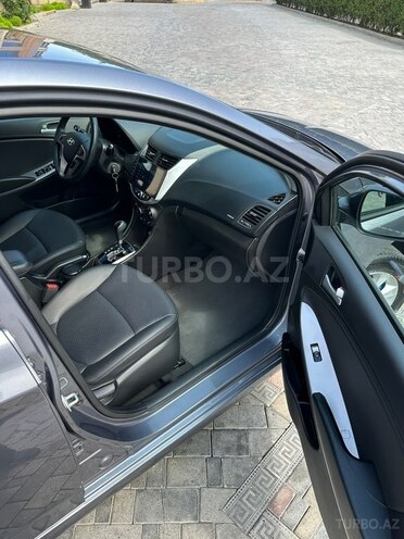 Hyundai Accent-15