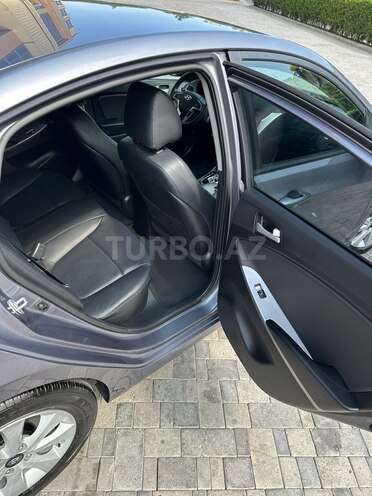Hyundai Accent-14