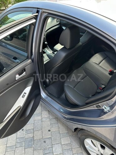Hyundai Accent-13