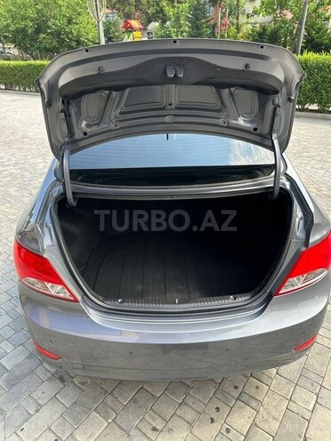 Hyundai Accent-17