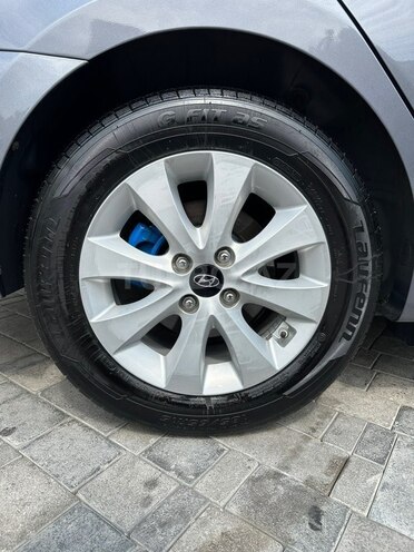Hyundai Accent-16