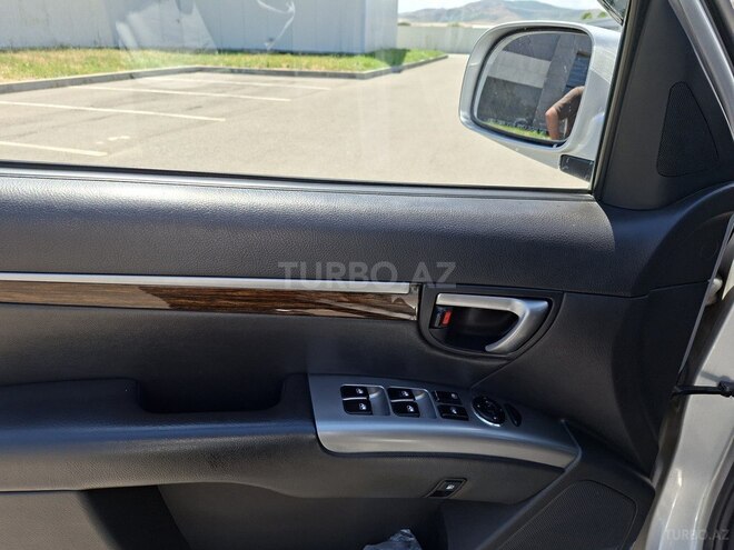Hyundai Santa Fe-12