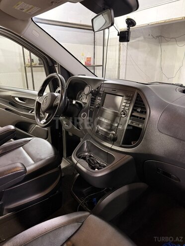 Mercedes Metris-8