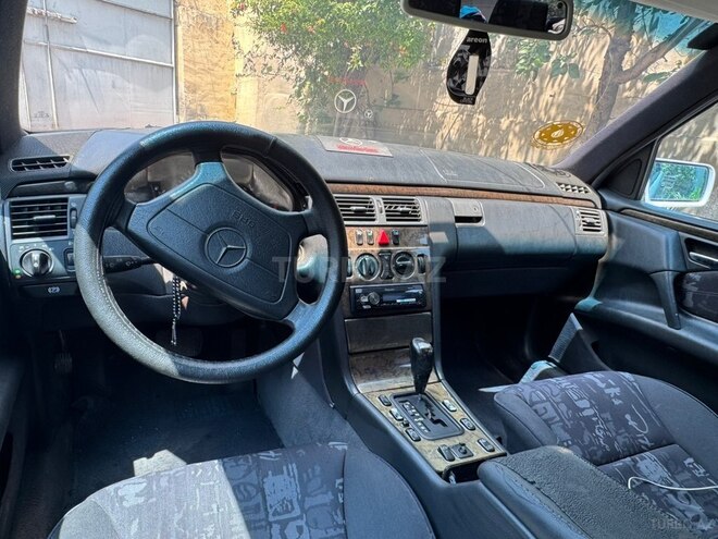 Mercedes E 240-8