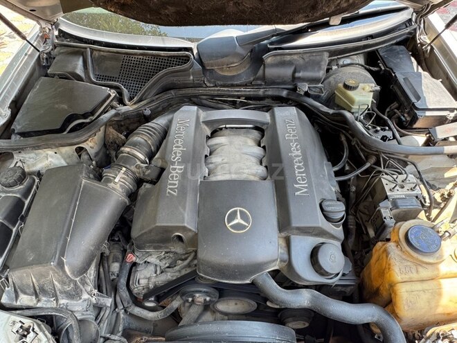 Mercedes E 240-11