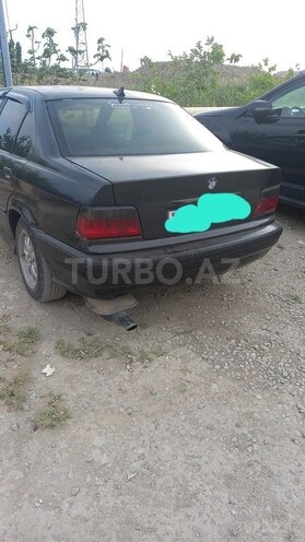 BMW 320-2