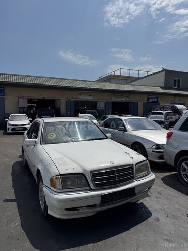 Mercedes C 220-1