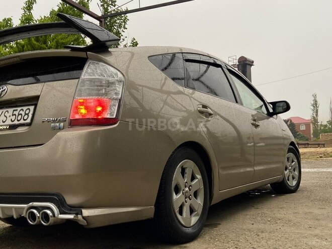 Toyota Prius-5
