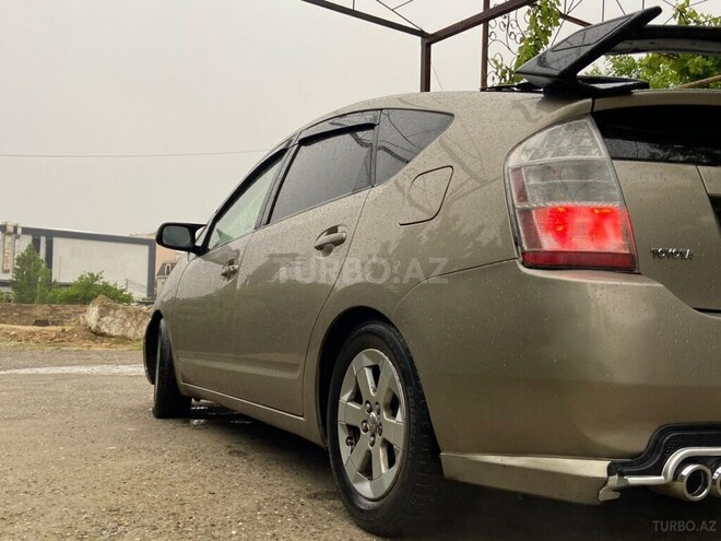 Toyota Prius-12