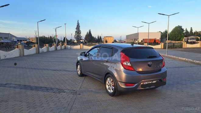 Hyundai Accent-4