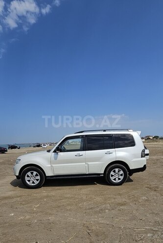 Mitsubishi Pajero-4