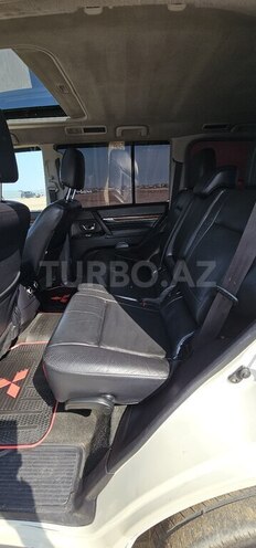 Mitsubishi Pajero-6